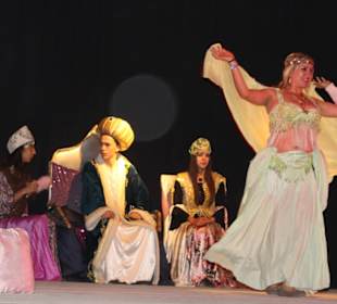  Folklore-Show mit Abendessen