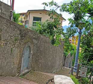 Kirchenmauer aus einzelnen Steine aufgebaut