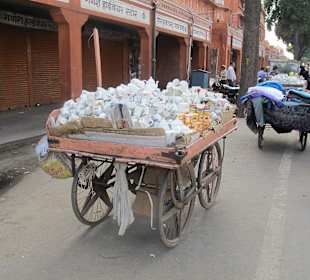 Strassenverkäufer und Geschäfte in Jaipur