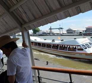 Fahrt auf dem Chao Phraya Fluss Bangkok