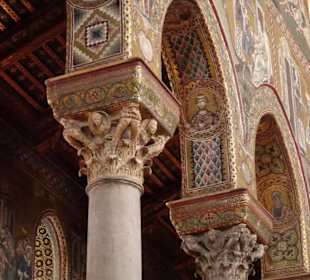 Säulen und Kapitelle