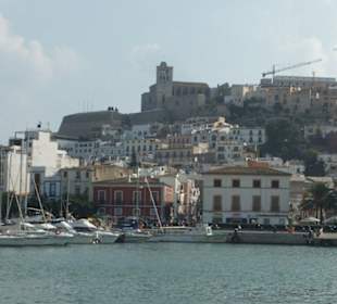 Blick vom Hafen auf die Altstadt