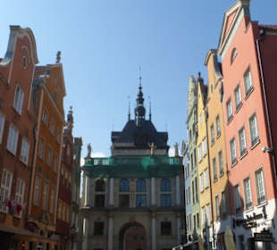 Das Goldene Tor von der Langgasse aus gesehen