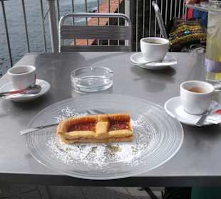 Kuchen, Espresso und Eistee