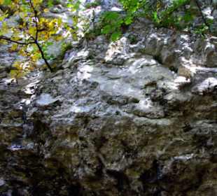 Massiver Fels