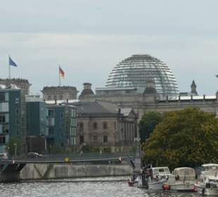 Blick zum Reichstagsgebäude