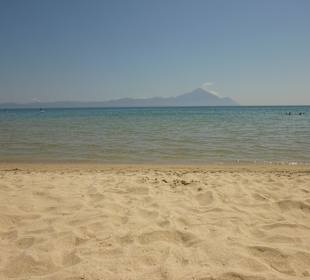 Strand von Sarti mit Blick auf Athos