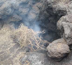 Stroh im Krater