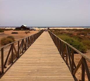 Weg zum Strand von der Promenade