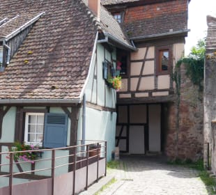 Rechts Stadtmauer Riquewihr