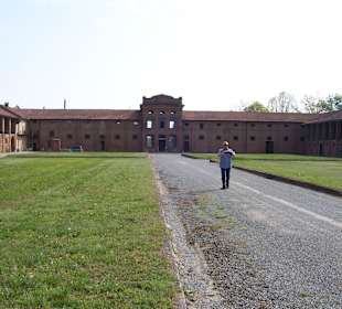 Im Innenhof des Gehöftes