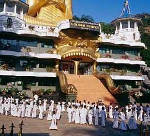 Dambulla - Tempelanlagen des Höhlentempels.