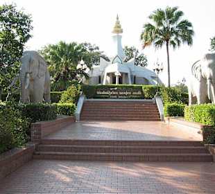 Wat Tham Klong Pen