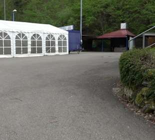 Bitte beschreiben Sie, was auf Ihren Bildern zu se