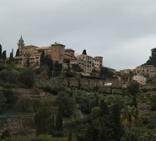Blick zur Altstadt von Valldemossa