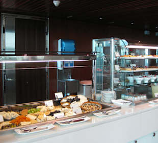 Emirates First Class Lounge, Terminal 3, Buffet