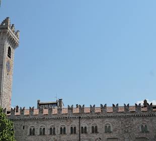 Beim Domplatz von Trient (Piazza del Duomo)