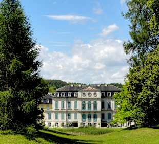 Das Schloss vom Park aus gesehen