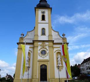 Außenansicht der Pfarrkirche Mariä Himmelfahrt