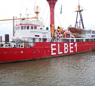 Im Hafen an der Besucherplattform