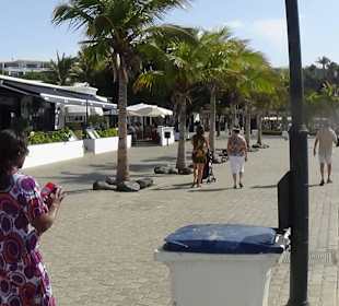 Einkaufsmeile im Hafen