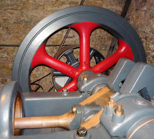 Alte Kühlmaschine im Brauereimuseum