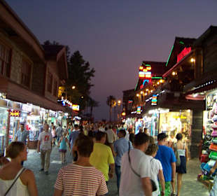 Geschäftestraße in Side