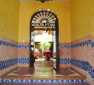 Eingang zu einem Restaurant an der Calle Armiñán