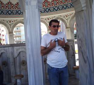 Unser Reiseleiter, Toni