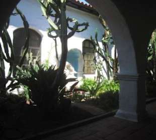 Kleiner Innenhof mit Wandelgang