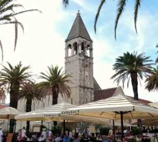 Überall kleine Lokale aber auch schöne Restaurants