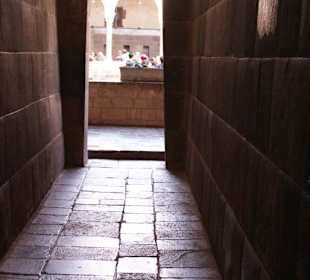 Erdbebensichere Bauweise im Sonnentempel