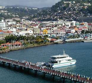Hafen von Fort-de-France von Costa Romantica aus