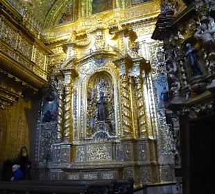 Alles mit viel Gold verziert