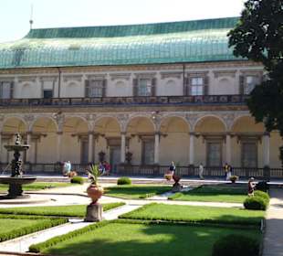 Het Zomerpaleis en de zingende fontein