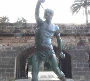 Bildhauer Llorenc Rosselló „Steinschleuderer“