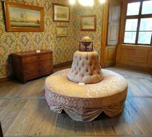 Rundgang durch die Räume des Wasserschlosses