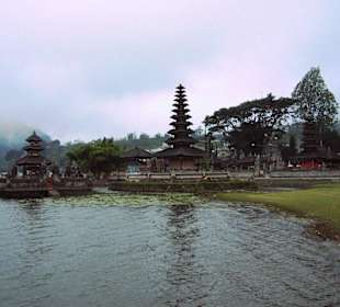 Wassertempel im Bratan-See