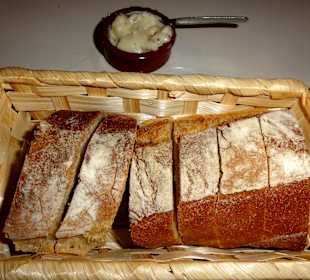 Gruß der Küche: Baguette mit Aioli
