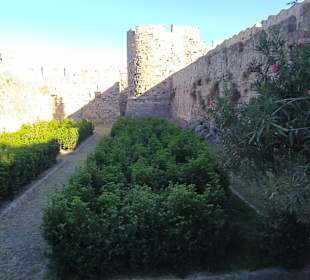 Mehrteilige Mauer