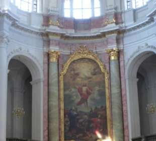 Die katholische Hofkirche – Innenansicht