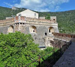 Auf dem Wehrgang des Fort Liberia