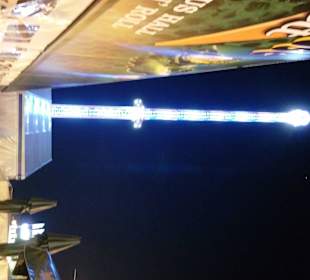 Vor dem Rock-House-Zelt