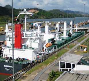 An Miraflores-Schleusen in Panama City