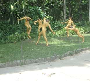 Skulptur am Eingang