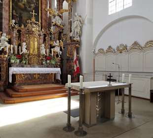 Der Altarbereich der Pfarrkirche