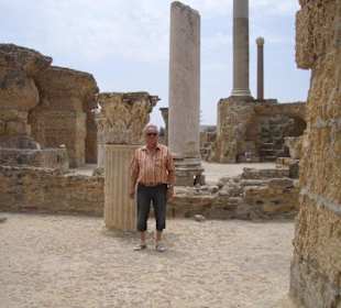 Im Innenhof von Karthago