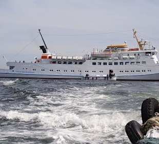 Vorbei an den Helgolandschiffen