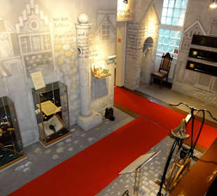 Rundgang durch die Ausstellung des Museums