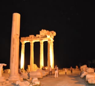 Apollo Tempel bei Nacht